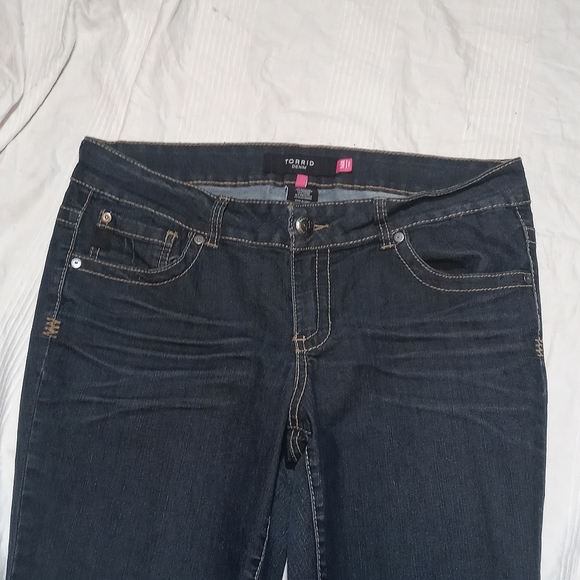 TORRID SKINNY JEANS WOMENS PLUS SIZE 16 R LOW RISE STRETCH DENIM PANTS LIKE NEW! - Picture 2 of 4